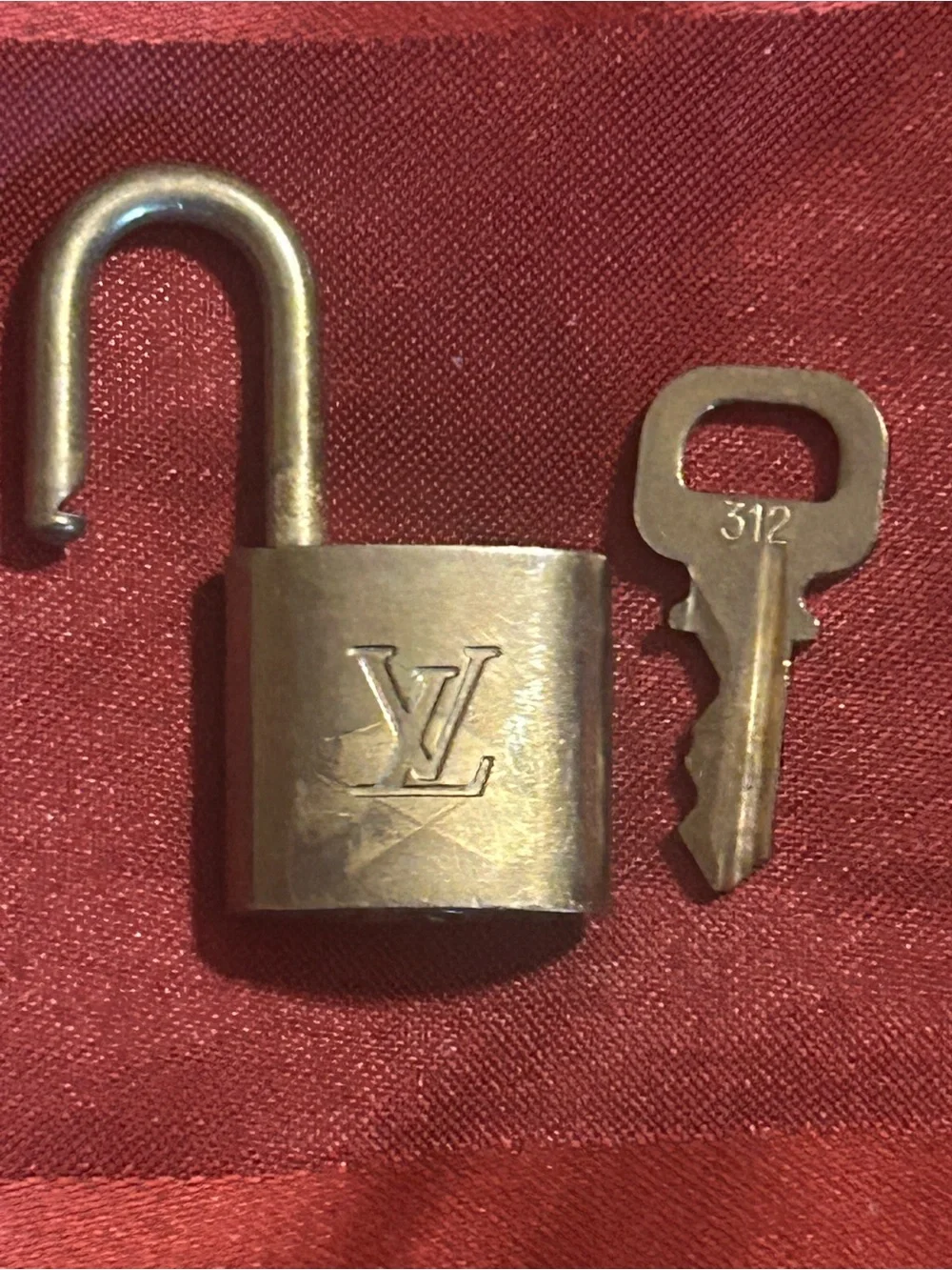 Louis Vuitton lock and key # 312